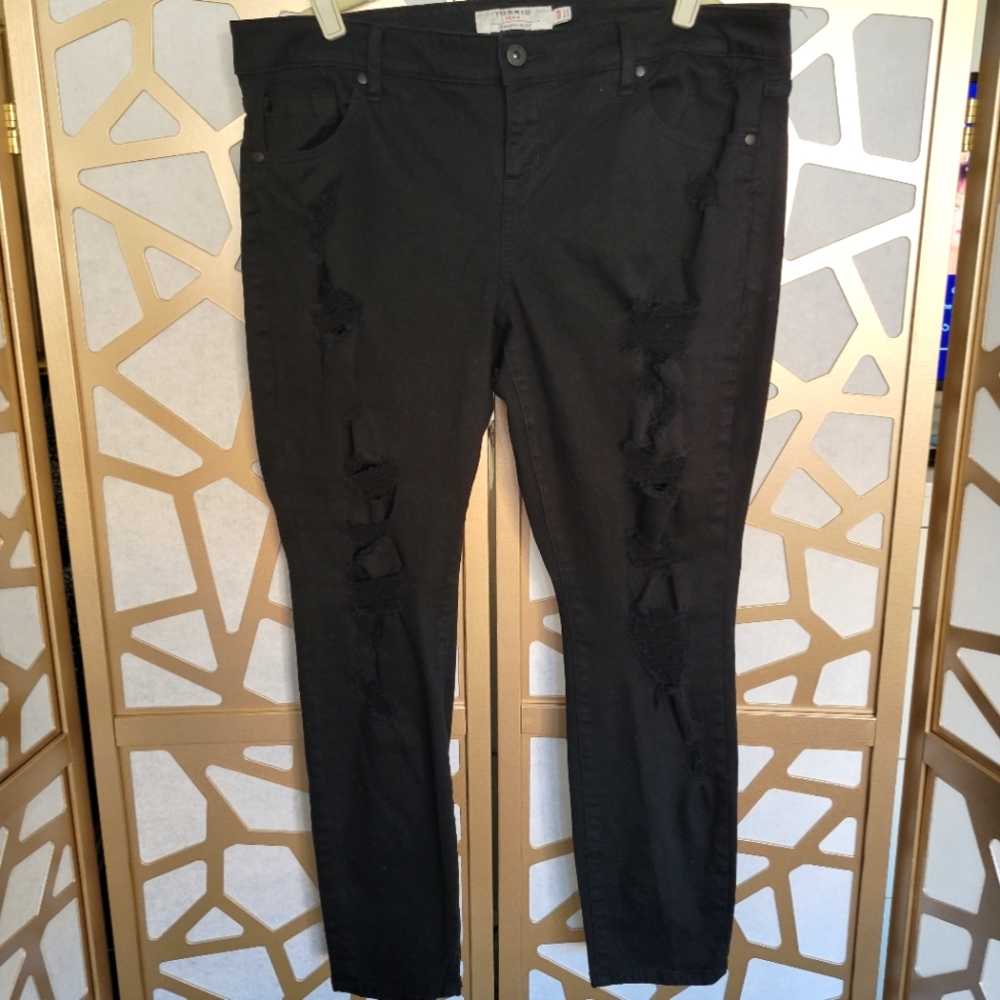 TORRID Skinny distressed jeans 16R
